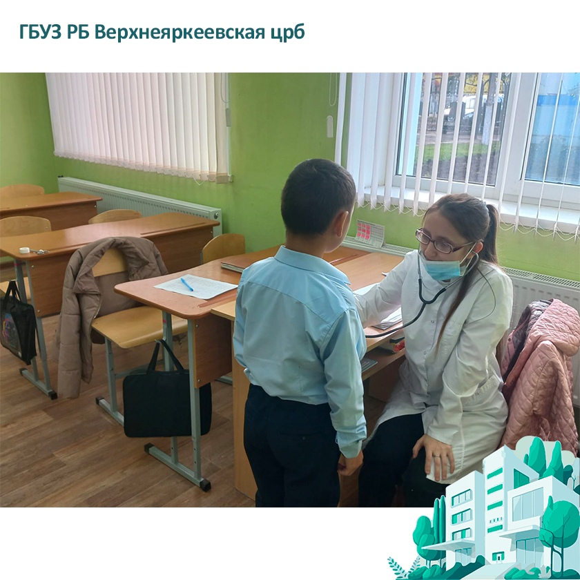 Врач-терапевт участковый Гафарова А.А. провела осмотр учащихся школы Рсаево